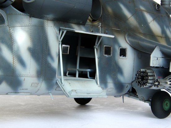 1/35 Mi-24V HIND-E